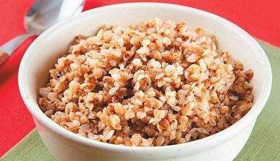 wie man sich auf eine Trinkdiät vorbereitet